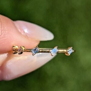 18K Yellow Gold Staggered Baguette Diamond Band